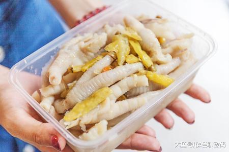 泡椒凤爪要腌制多久才能入味? 怎么做才能又爽口又好吃?
