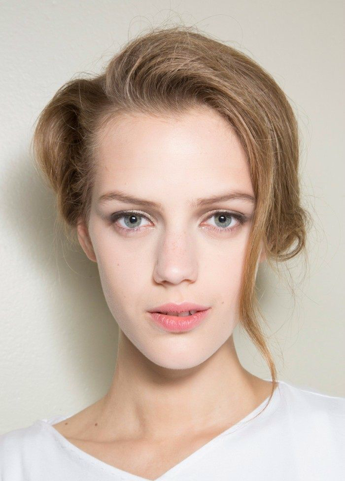 女生来姨妈肚子疼,男朋友该怎么做