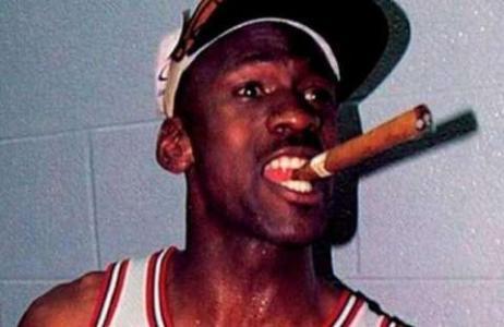 NBA球员抽雪茄谁最嚣张?戈登腹肌配雪茄,甜瓜