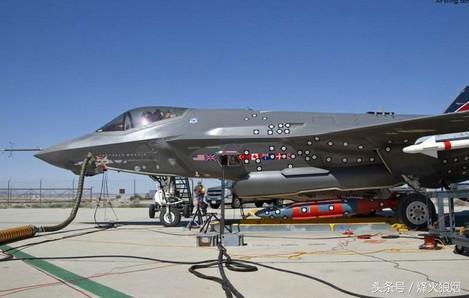 日本被坑惨,首架F-35A试飞差点坠毁,200亿美元