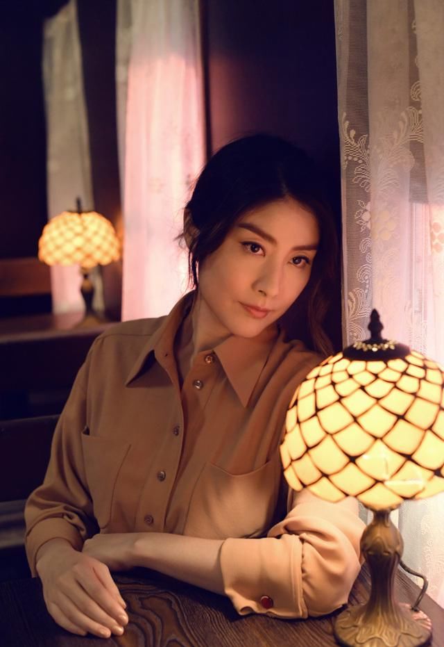 45岁天后陈慧琳高调回归,做自己的太阳,新专歌