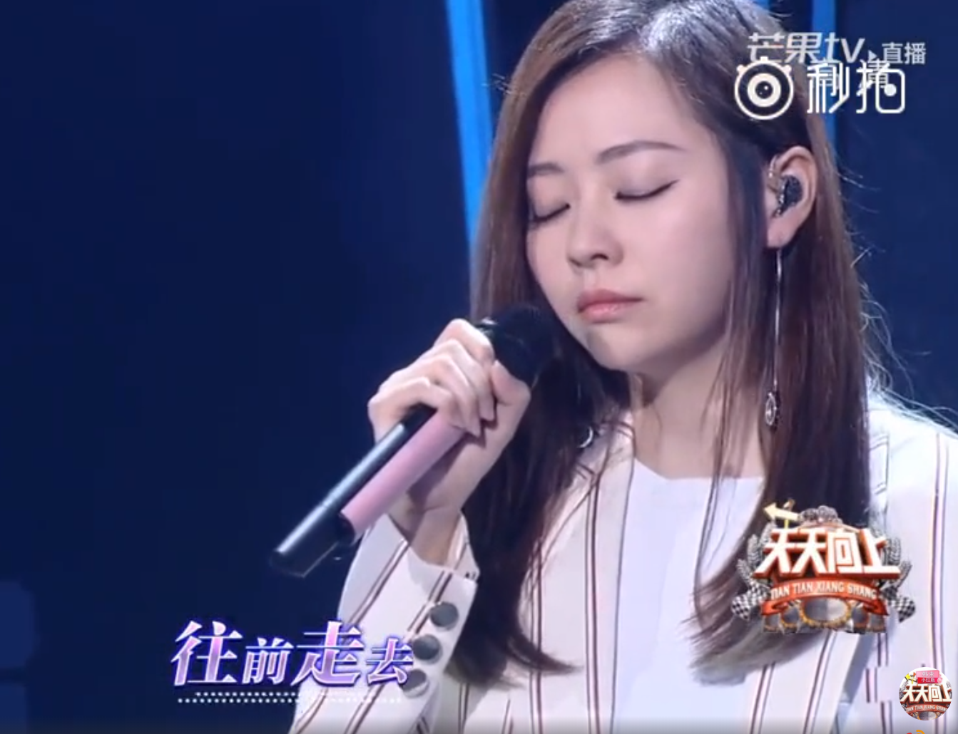 张靓颖点赞暗指冯珂是狗屎? 本人回应:谁上我微博点赞?