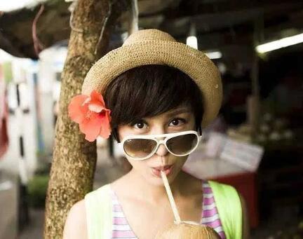 看完鲍蕾长发素颜照,再看陆毅家,终于明白陆毅