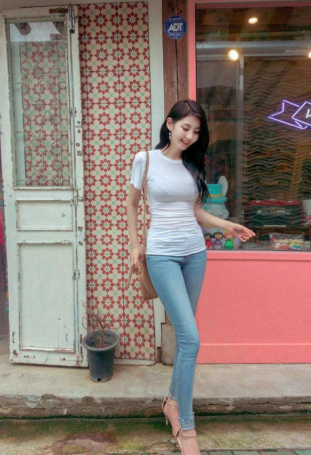 一直不知道为什么很多女孩都喜欢穿紧的裤,原