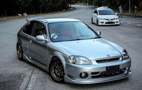 9万的本田车，花了2万改装，跑赢宝马1系，外观看上去像40多万