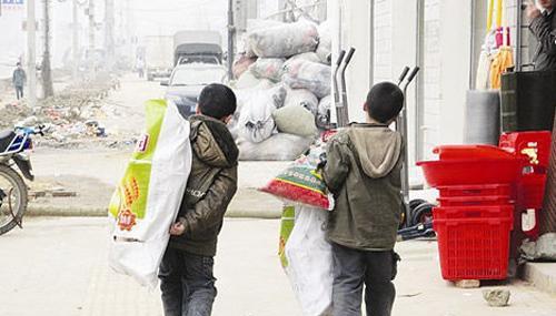 孩子捡破烂卖钱买自己想要的东西,你怎么看?