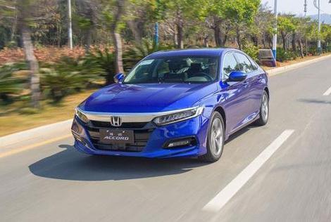 本田终于发飙，十代雅阁来袭！这回想重振日系中级车