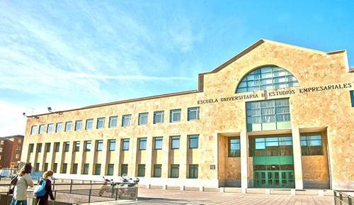 总吐槽留学生不公事件, 西班牙这所大学就因待