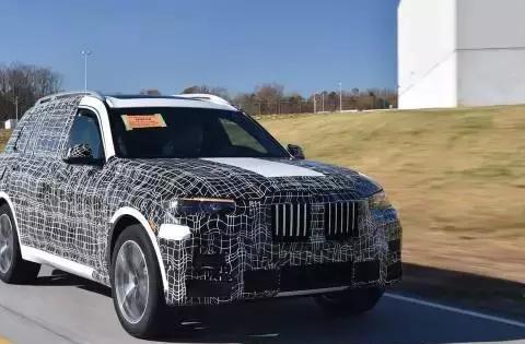 行进间的“庞然大物” 蕴量13年的宝马X7要来了