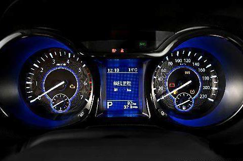 驭胜S350配置丰富，还搭载博格华纳提供的适时智能四驱系统