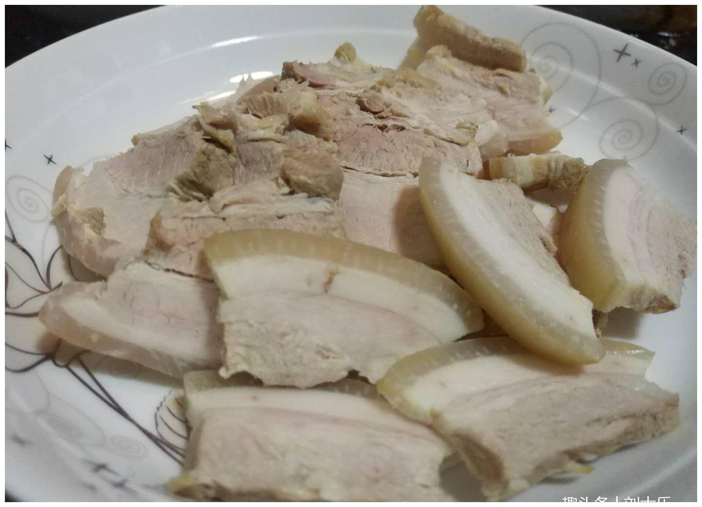 酸菜汆白肉怎么做_酸菜汆白肉的做法_JoJoFan_豆果美食