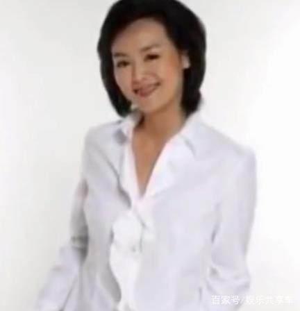 50岁主持孙小梅和丈夫近照, 姐弟恋婚姻幸福, 今现身气质如初