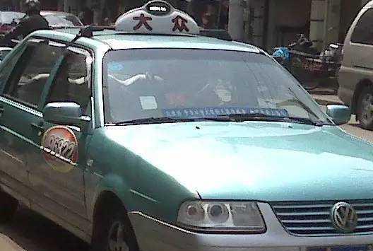 800万奔驰当出租，法拉利只是用来送外卖！