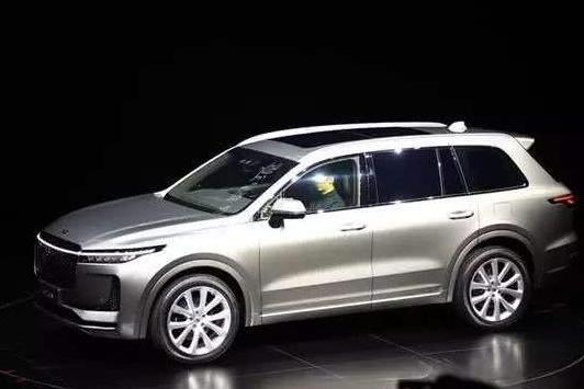 全新电动车续航可达七百Km，顶配或售三十万，堪称国产特斯