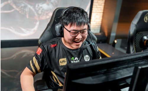 MSI总决赛RNG踏韩夺冠,国外网友高呼Uzi是世