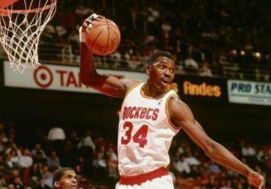 奥拉朱旺单挑什么水平?中锋中难以找到对手,有