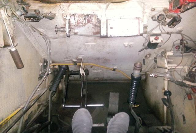 坦克车内温度最高有七十度,很多人被热晕,为何