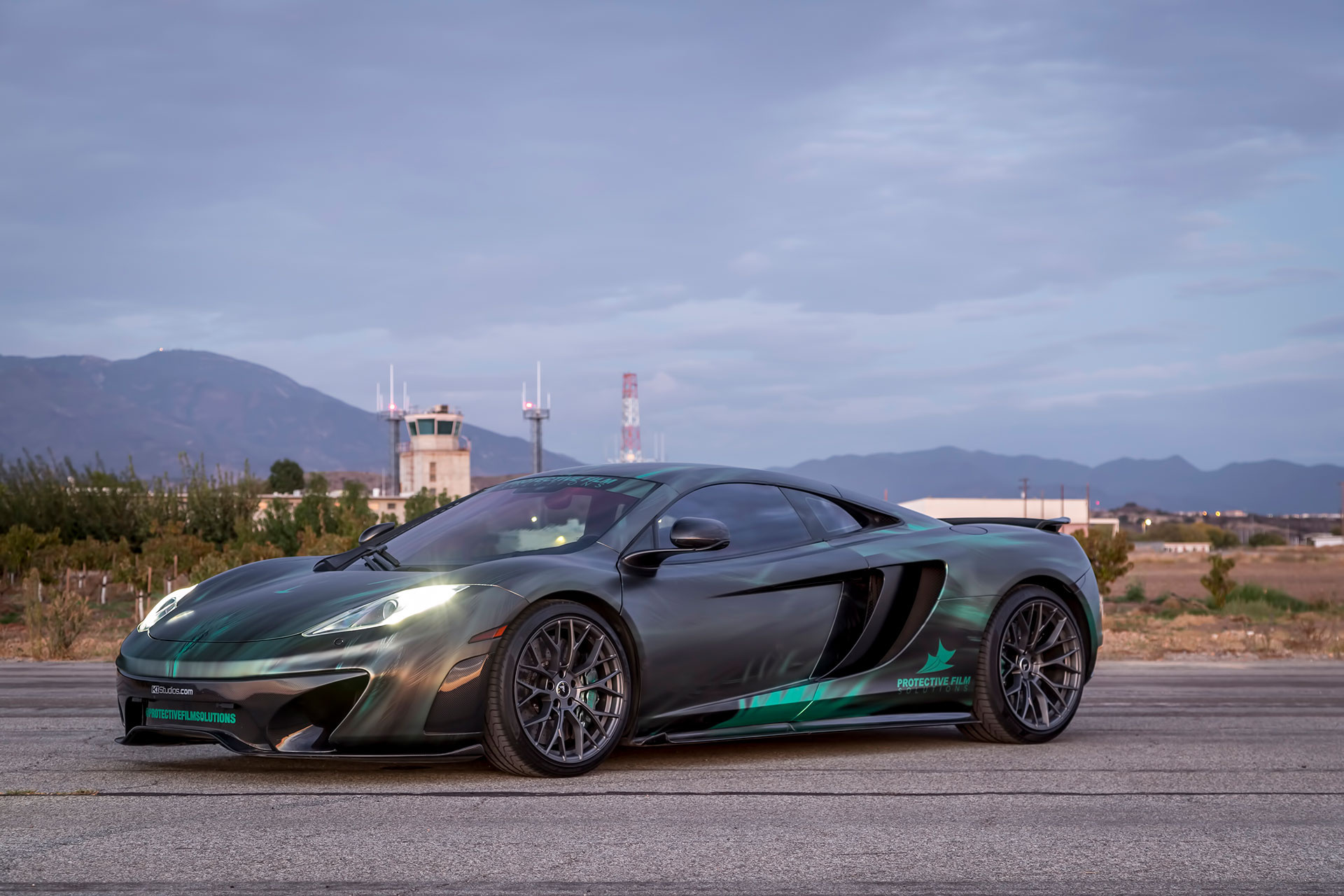 迈凯伦MP4-12C，这涂装不错!