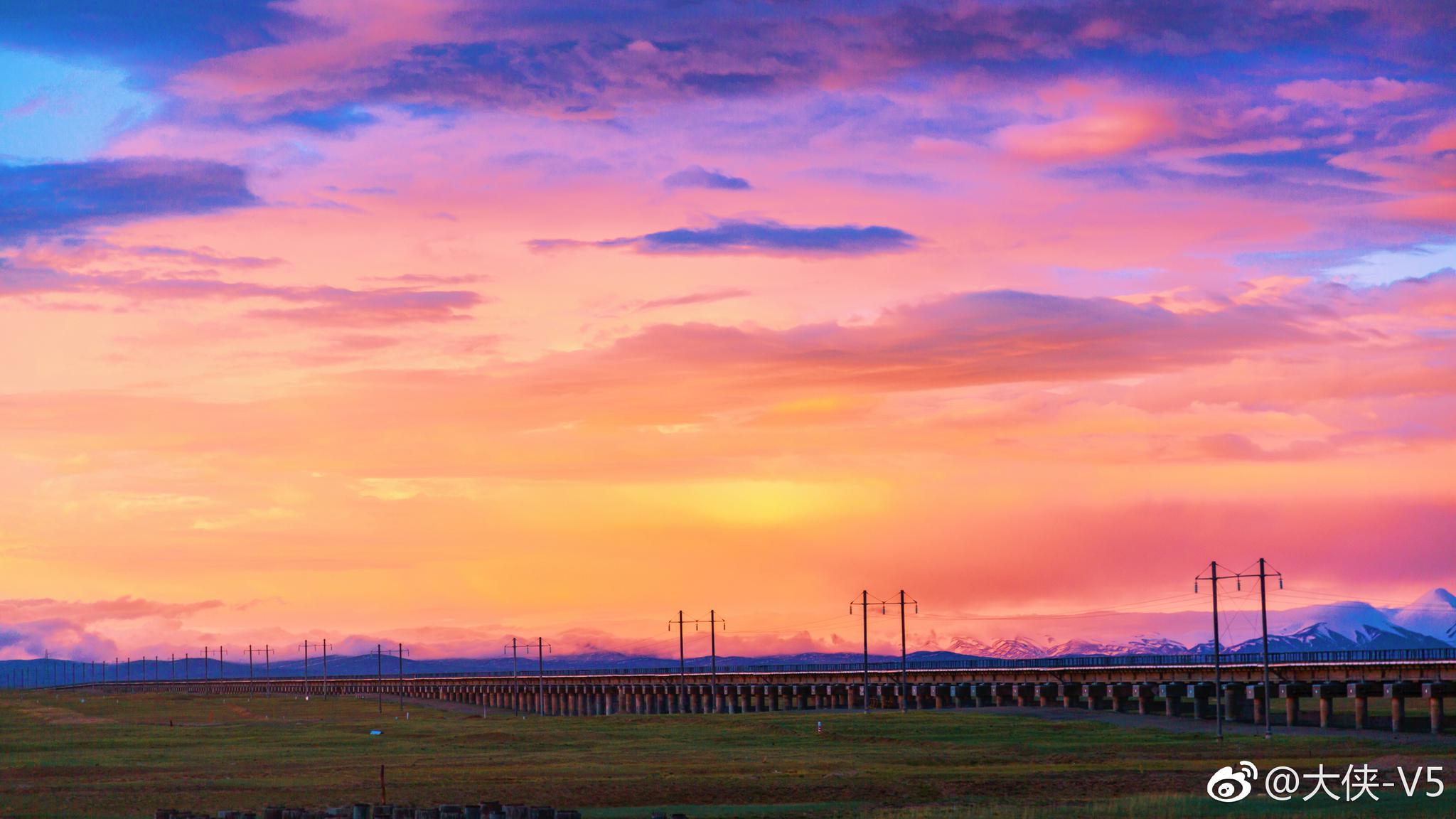 雨季的可可西里天气瞬间变化