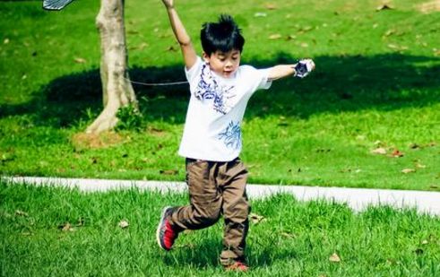 奶奶去世后,孙子夜夜梦到她哭着来给自己洗脸