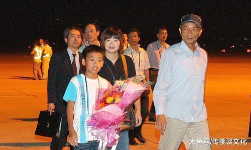 姜爱林教授出版《中国船长詹其雄》, 向草根英