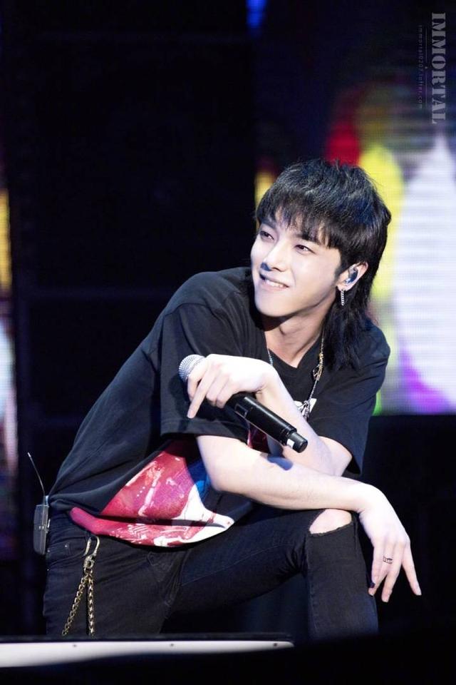 太凶残了吧!华晨宇9.8鸟巢火星演唱会团票,同时