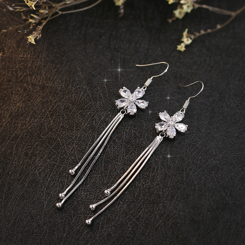 脸大的女人尽量别带耳钉,学精致女人这样佩戴