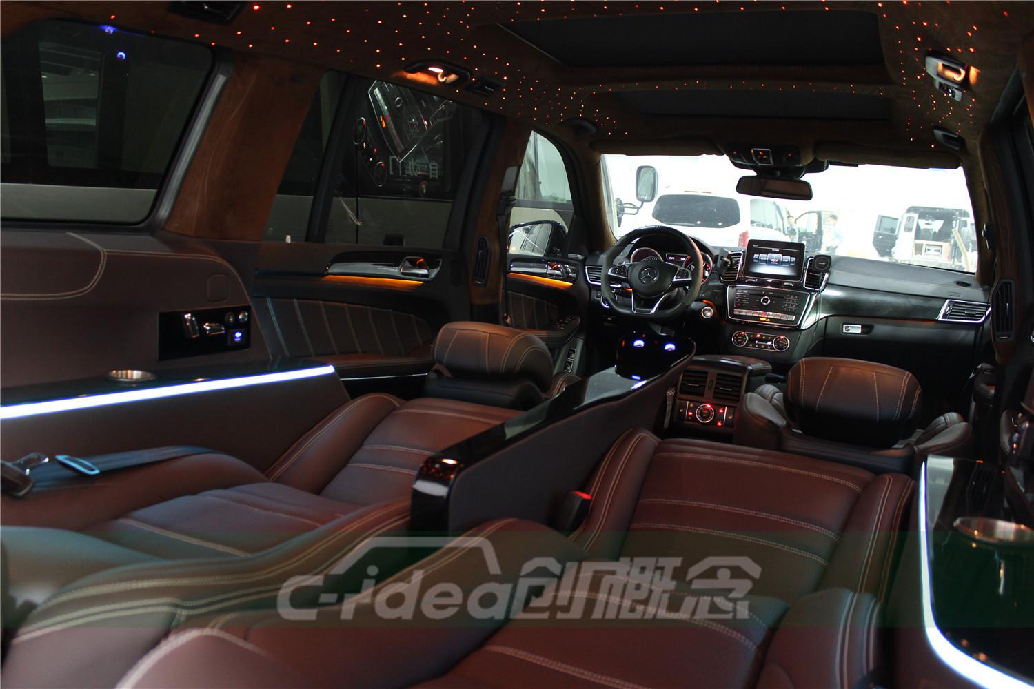 个性星空顶营造浪漫氛围--奔驰GLS63改装绒毛顶棚