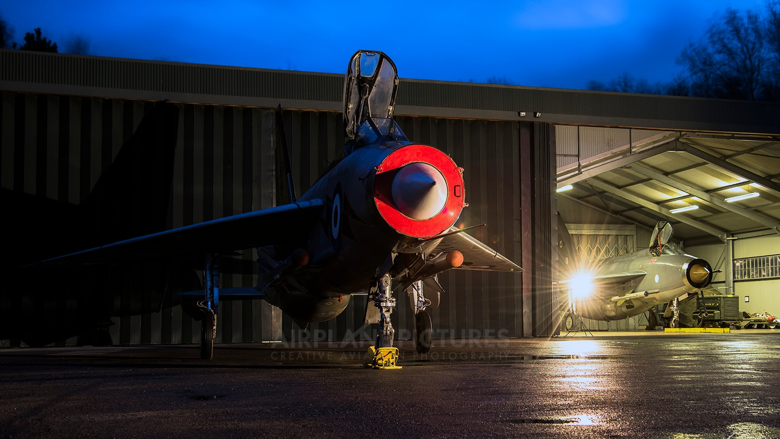 早期的喷气式战斗机样子都很丑啊,典型之一英