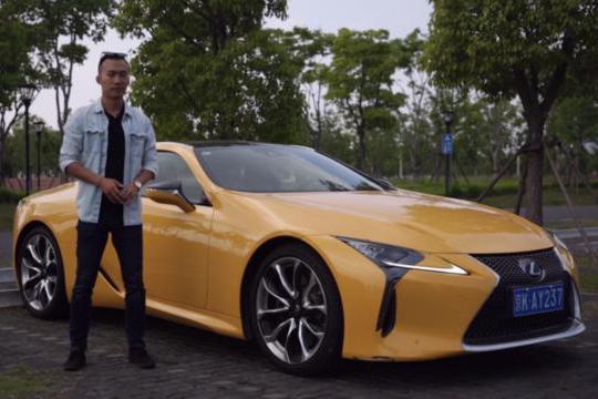 这台车回头率绝对高，但是开起来却相当低调！