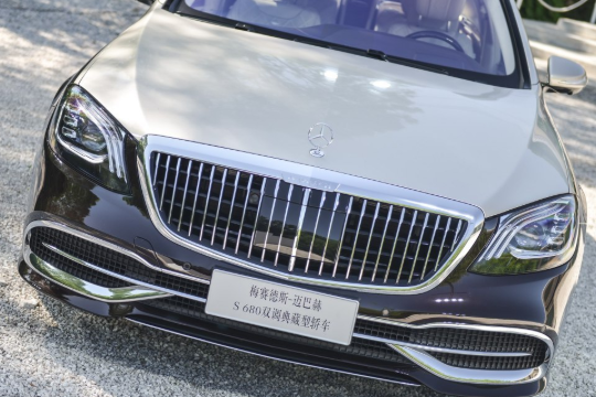 奔驰迈巴赫s680按摩座椅，体验比头等舱更舒适的后排