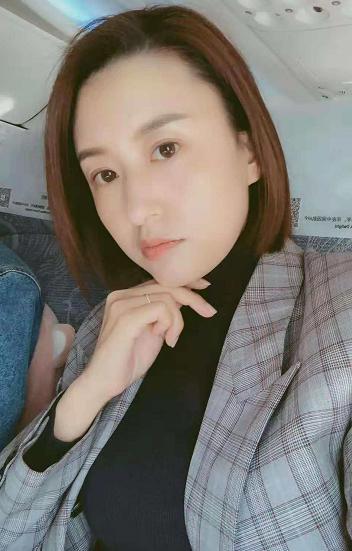 没有嫁豪门!没患宫颈癌!最美央视女主持张蕾亲