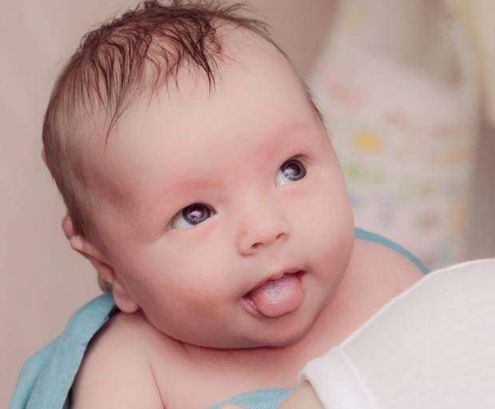 这3个信号说明宝宝发育迟缓,很多家长却不当回