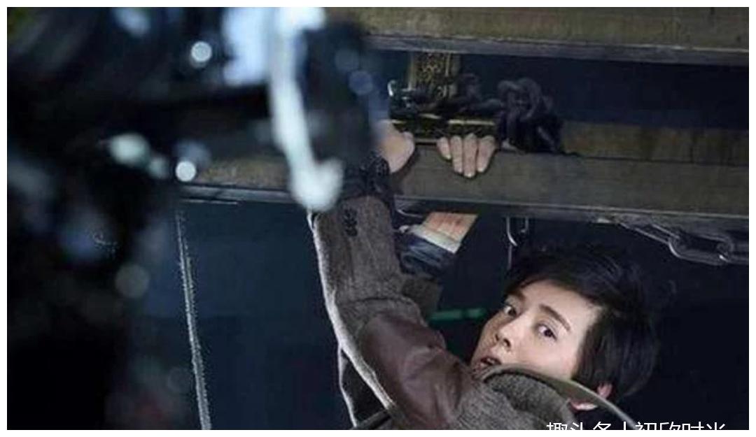 吊威亚是许多明星的恶梦,杨幂满脸是血,热巴受