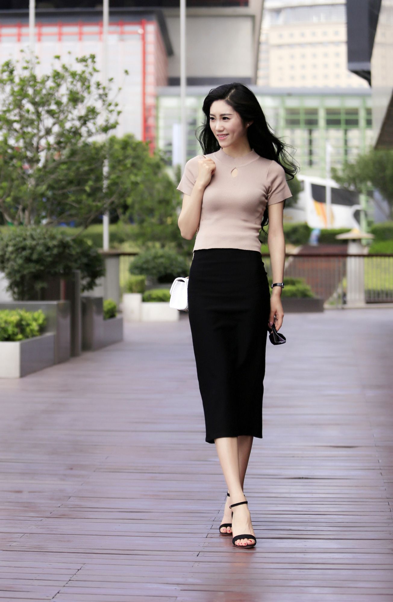 郑州90后美女主持人似景甜 街拍写真清纯可爱