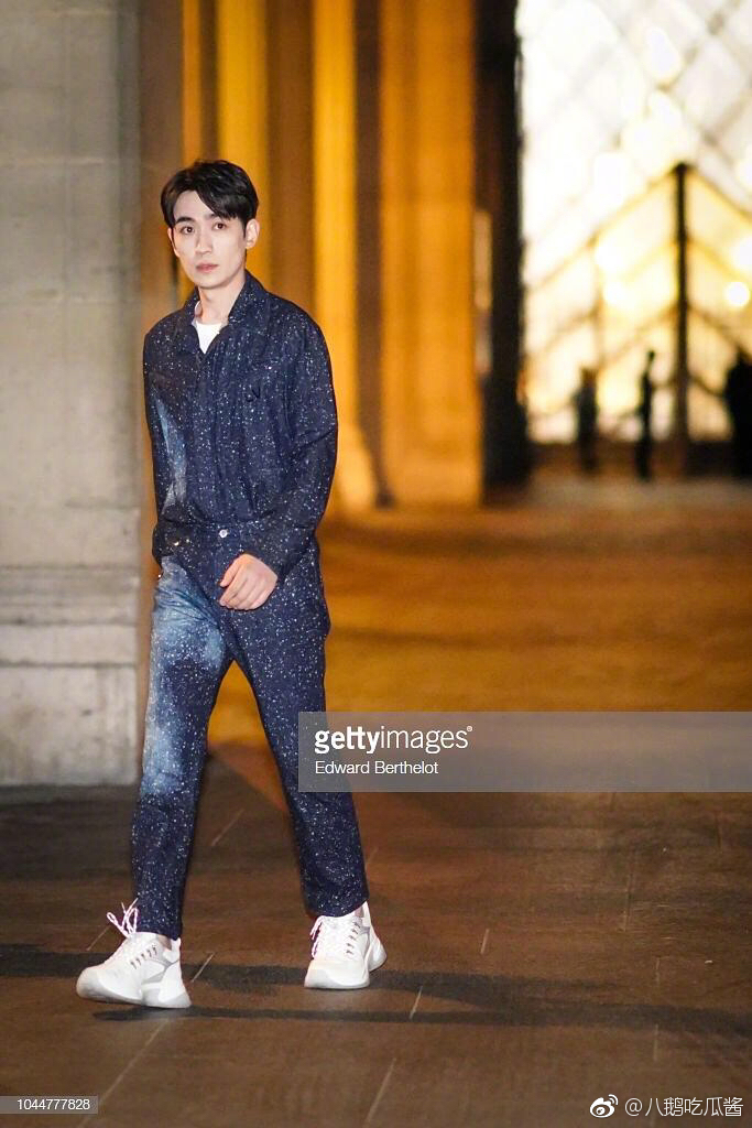 朱一龙巴黎时装lv看秀外网生图出来了,这水平如