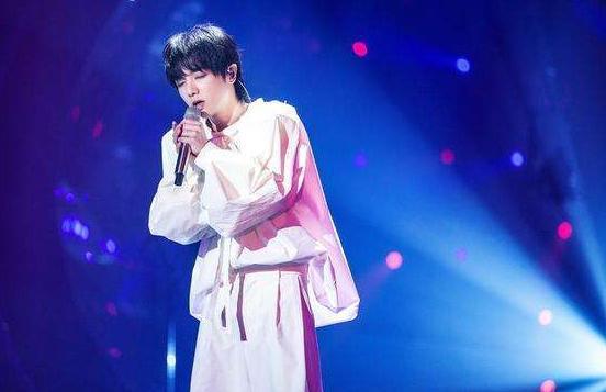 薛之谦华晨宇同期演唱会门票售空,谁人气更高