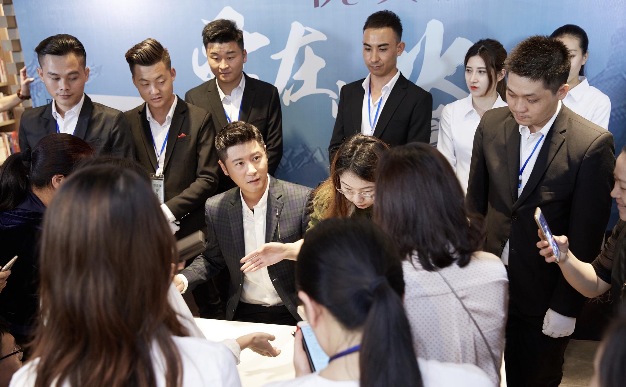 有实力却总被忽略，任重都已经开始写小说了