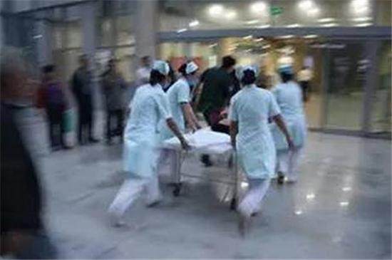 六岁的宝宝一大早喊肚子疼,宝妈就耽搁了一天