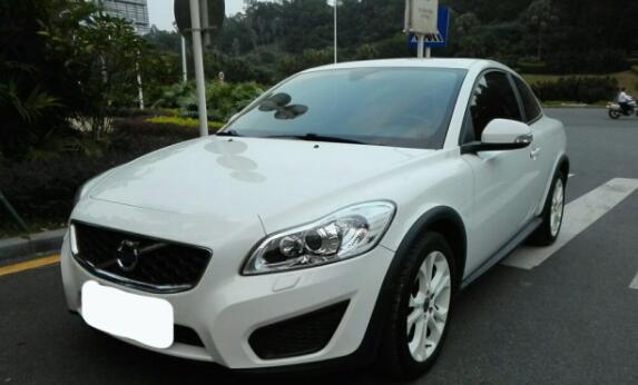 整车进口，标配电动天窗，售价不到15万，车主：不买逍客了