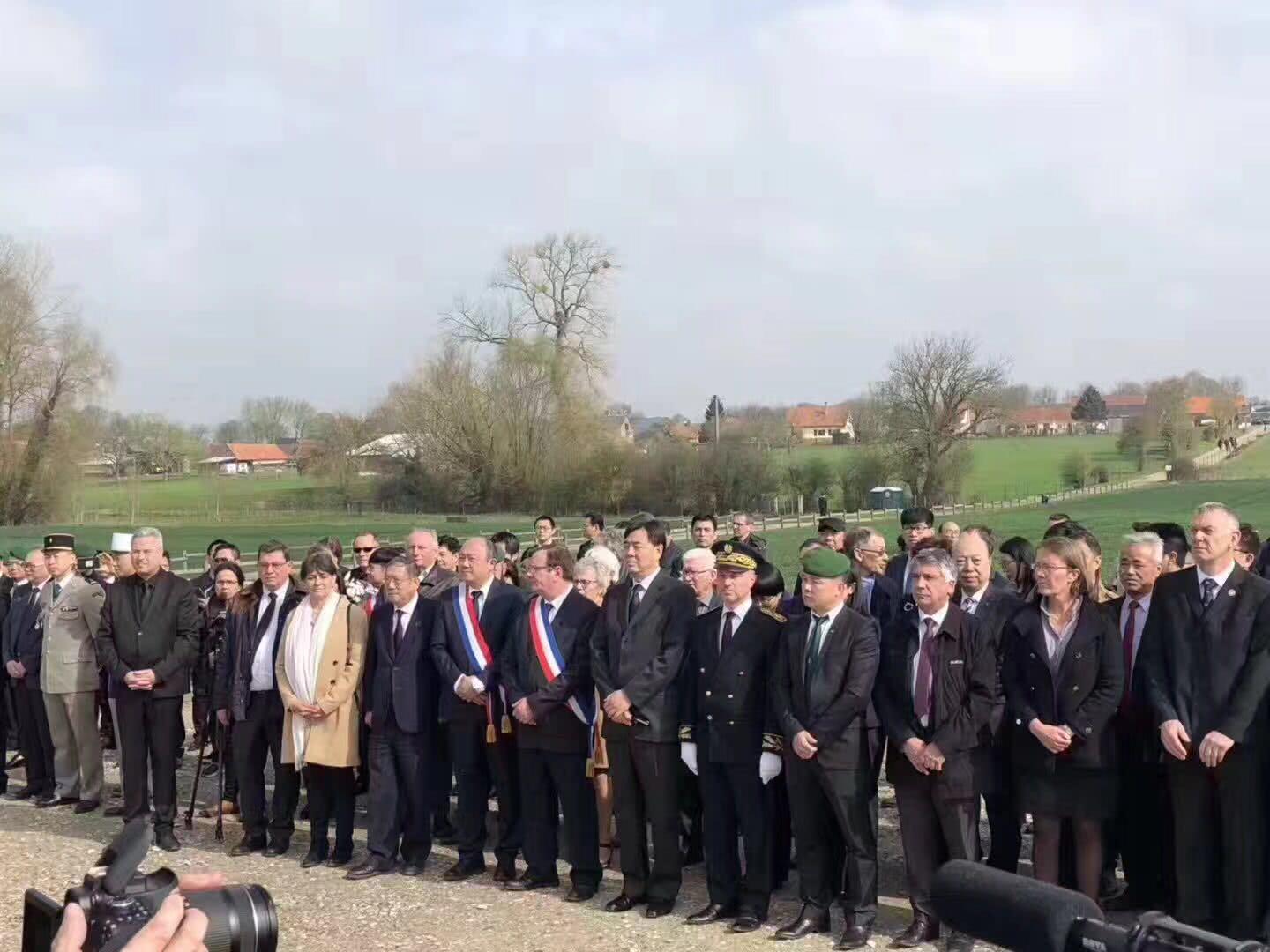 法国华工墓园举行清明公祭:没有华工,无中国一