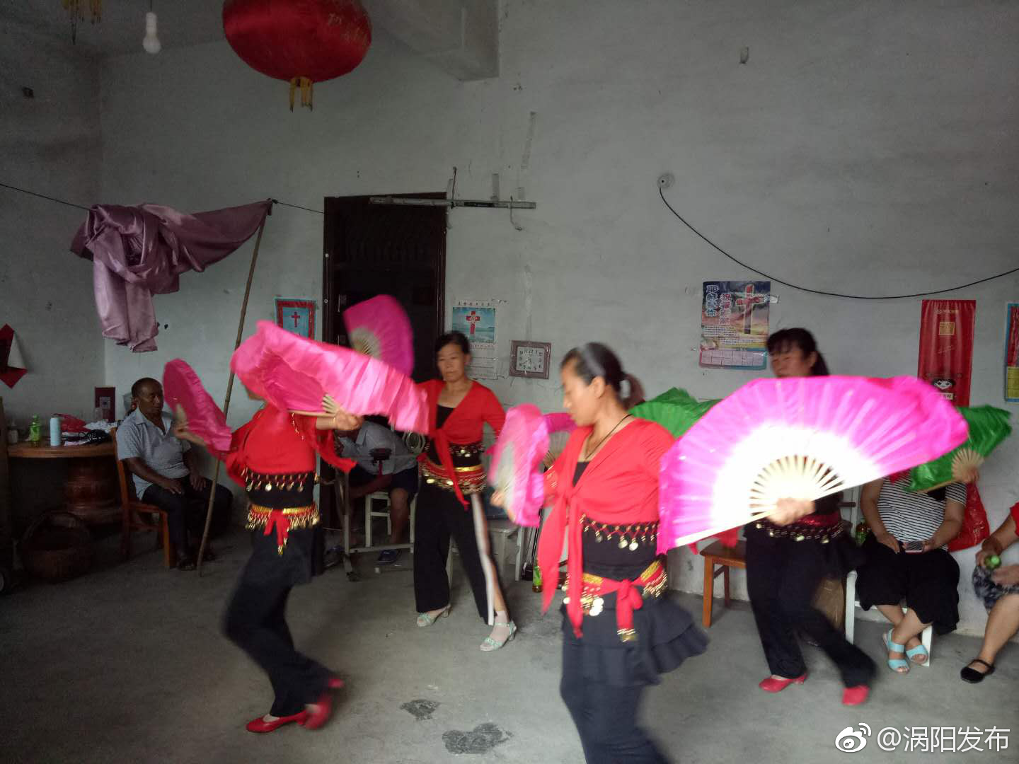 马店集镇文化站指导村民开展广场舞活动