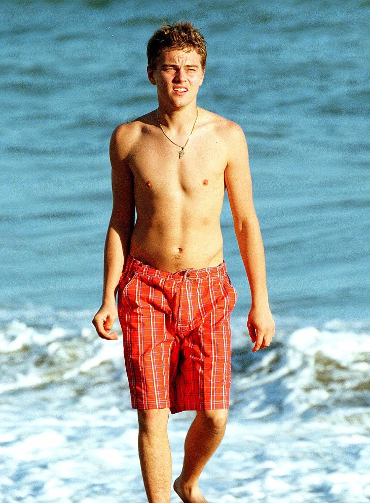 颜值巅峰的小李子!莱昂纳多25岁旧照曝光,有腹肌有下巴帅气非凡