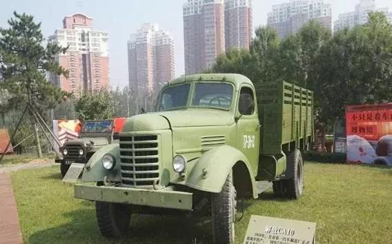 解放牌卡车到东风卡车，中国军用卡车从仿制实现了国产化！