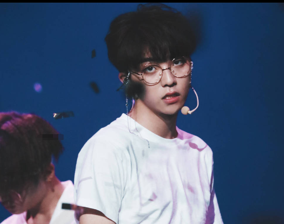 陈立农戴上眼镜让多少农糖姐姐少女心爆棚 在