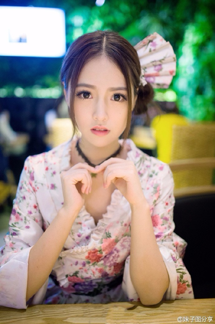 美女美图:大眼睛 的女孩好可爱,好清纯