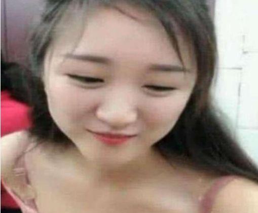 爆红抖音的牛肉西施,弯腰动作让网友受不了