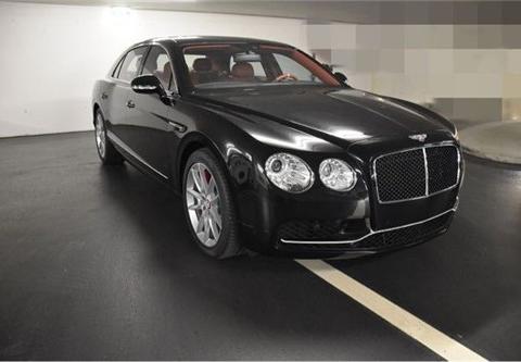 2018款宾利飞驰V8S 视觉效果则更偏向沉稳、大气的商务范儿