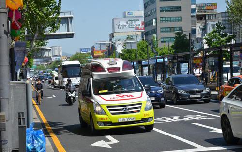 韩国人很爱国街上没有外国车,都开本国品牌汽车?