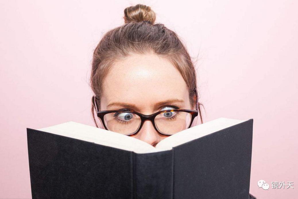 一位笔者发自肺腑告诫近视患者戴近视眼镜看书